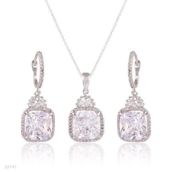 STUNNING CUSHION CUT DANGLING HALO SET