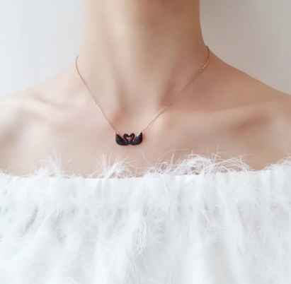 Styzee Vendre Black Swan Love Pendant Necklace – Korean-Inspired Design