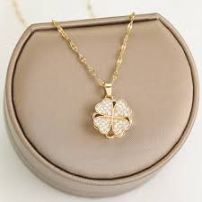 Gold Four-Leaf Clover Pendant Necklace – Sparkling Zircon Charm for Good Luck