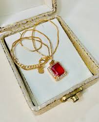 Royal Red Rectangular Pendant Necklace – Gold-Tone Chain with Diamond Accents