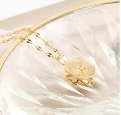 Gold Four-Leaf Clover Pendant Necklace – Sparkling Zircon Charm for Good Luck