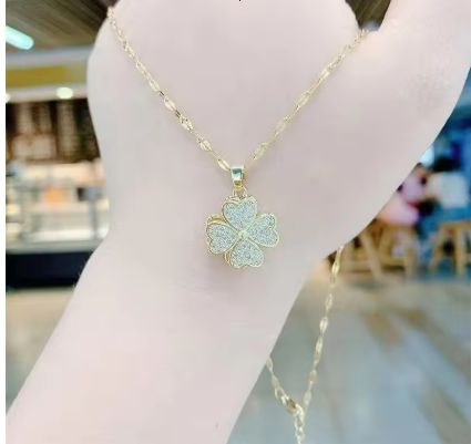 Gold Four-Leaf Clover Pendant Necklace – Sparkling Zircon Charm for Good Luck